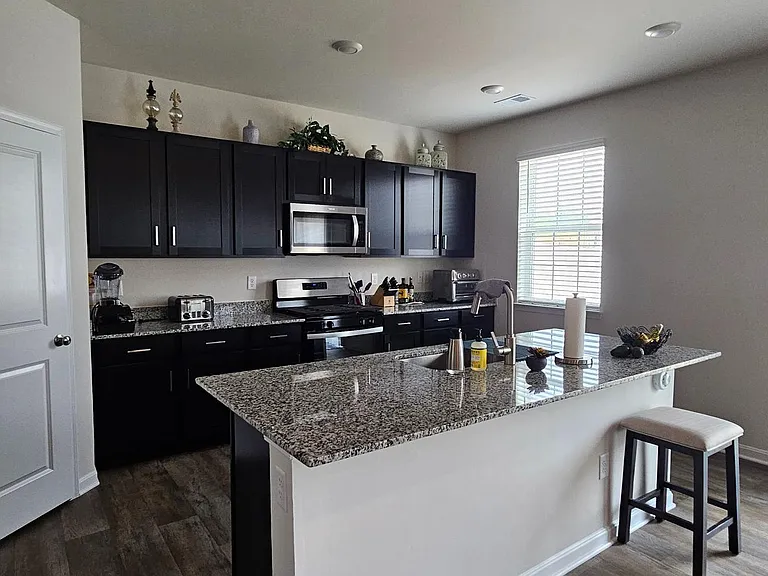 124 Clerkenwell Dr — Photo 2