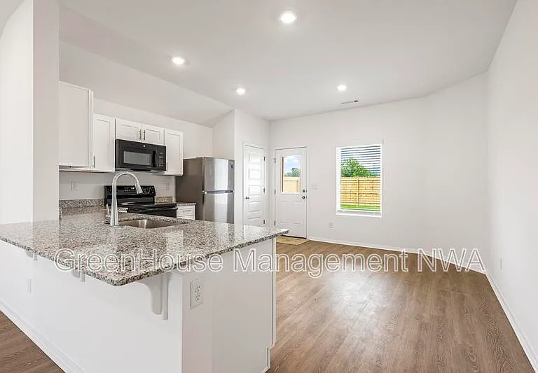 2637 E Gila Way — Photo 6