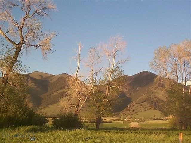 2nd image of Saddle Peak Cir