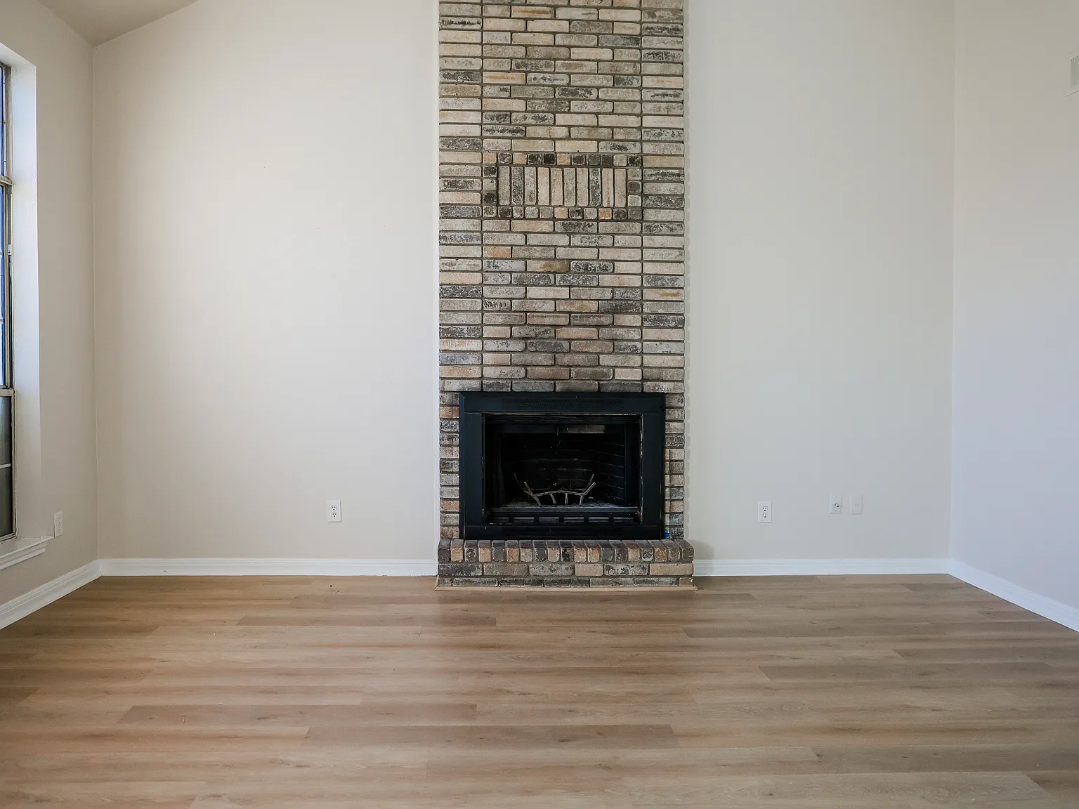 920 Filly Ln — Photo 2