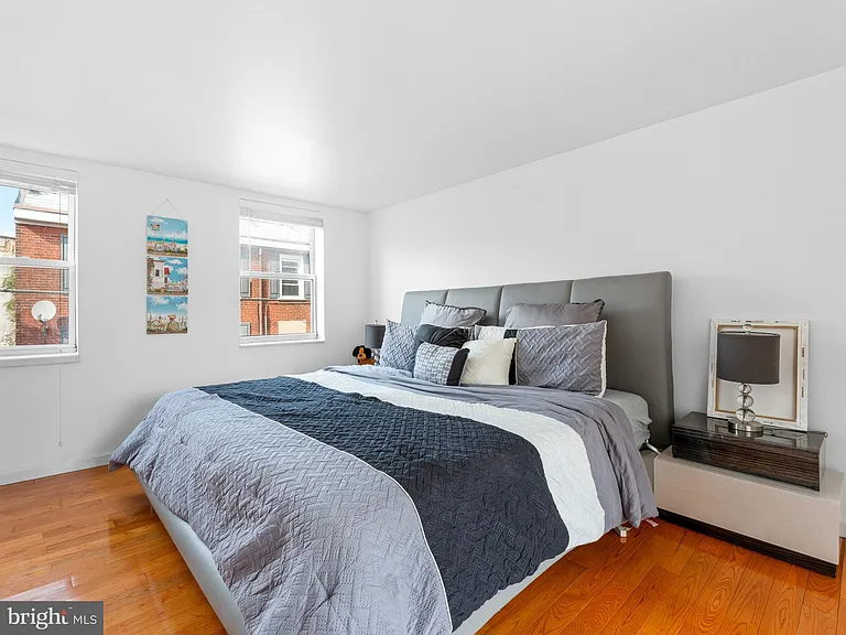1006 Montrose St — Photo 11