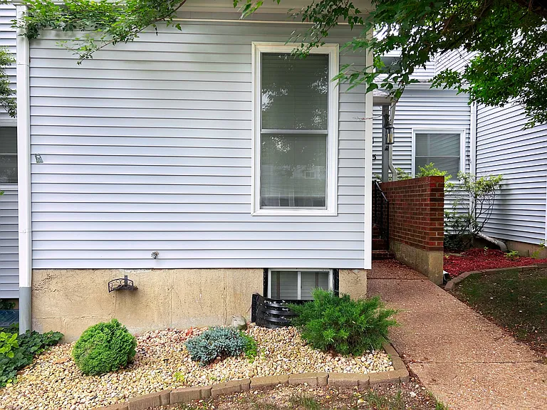 663 Hiddenwood Ct — Photo 3