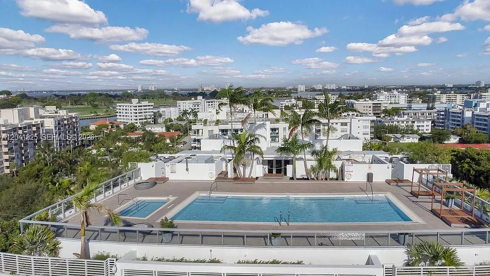 The Ivory Residence Condo — Photo 2