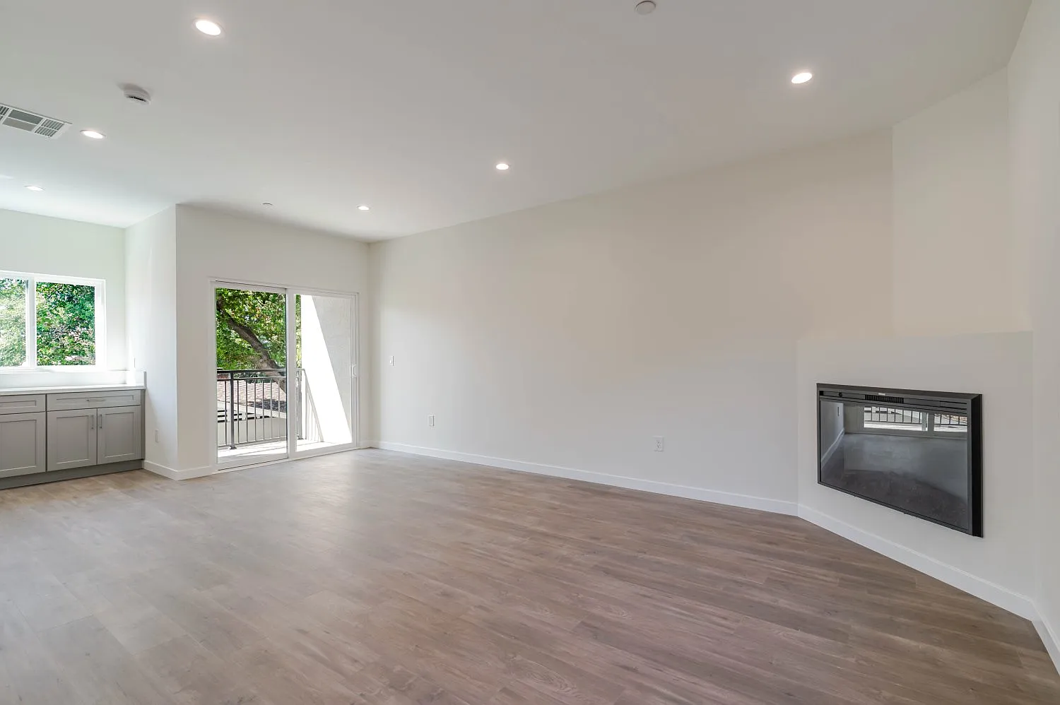 3 bed, 2.5 bath, 1258 sqft, $4,400 — Photo 4
