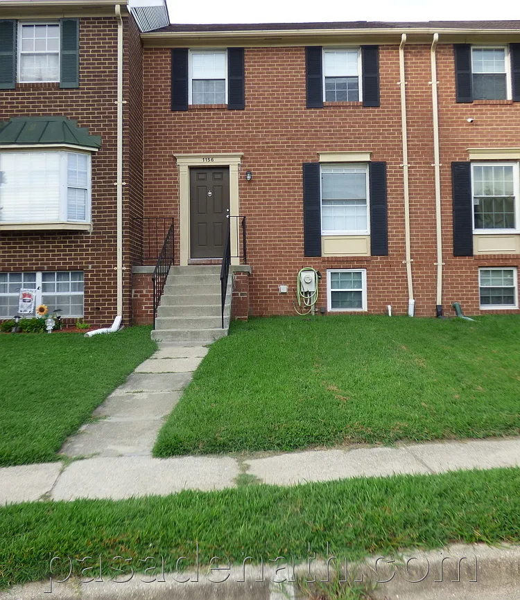 3 bed, 1.5 bath, 1200 sqft, $2,400 — Photo 1