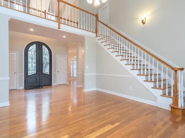 8746 River Hollow Dr, Cordova, TN 38016