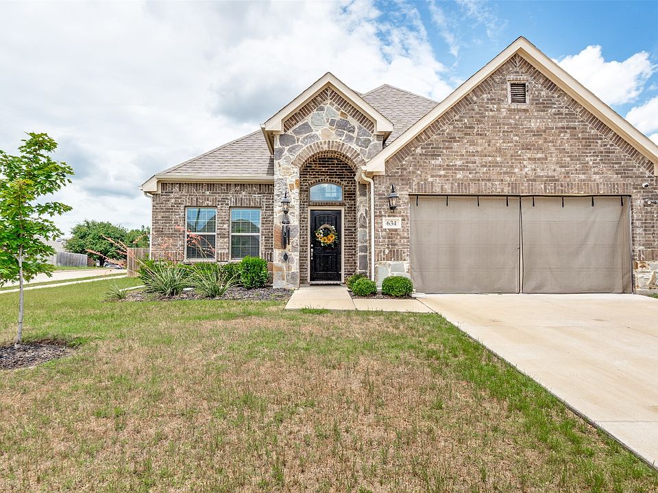1st image of 634 Comal Dr
