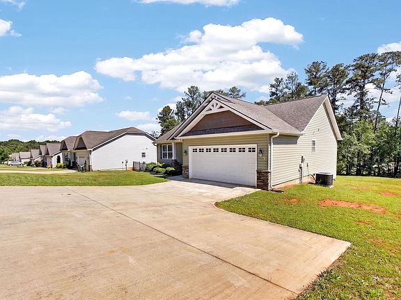 3rd image of 85 Butler Rd