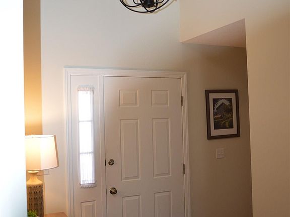 2nd image of 10 Dorlon Dr