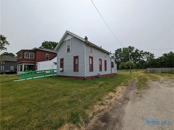 227 W Crocker St, Fostoria, OH 44830