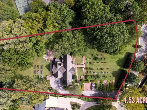 3700 W 65th St, Mission Hills, KS 66208