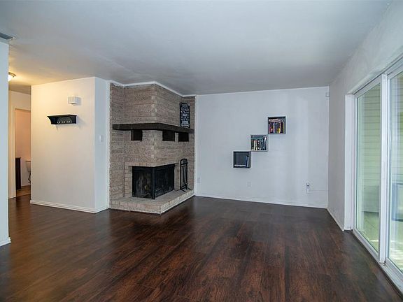 4th image of 2036 Clubridge Dr