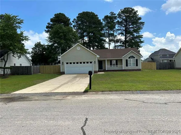 1529 Clan Campbell Dr, Raeford, NC 28376