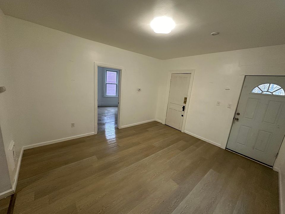 1st image of 719 Plant St APT 1