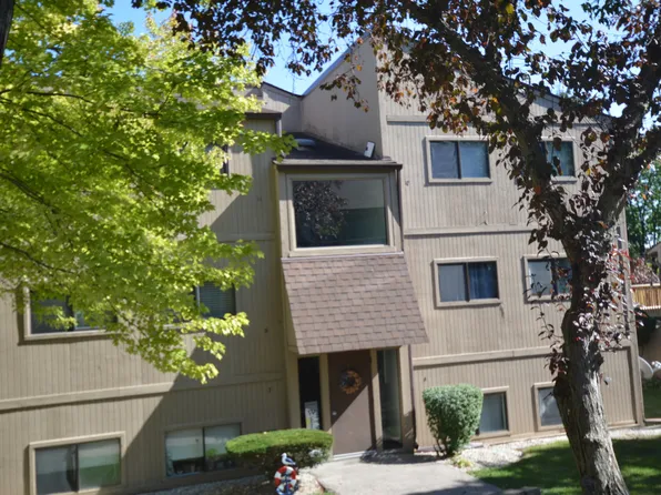 58 Vail Colony Rd APT 11, Fox Lake, IL 60020