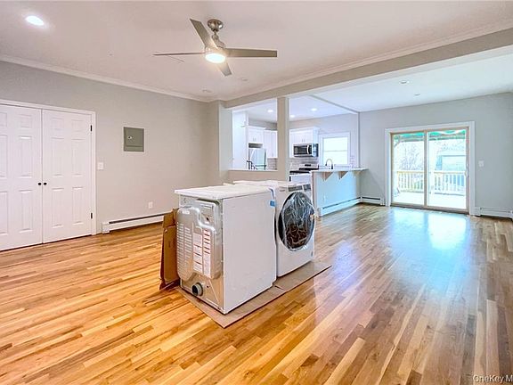 3rd image of 829 W Boston Post Rd APT 3