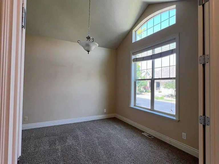 2049 W Sunflower Ln — Photo 11