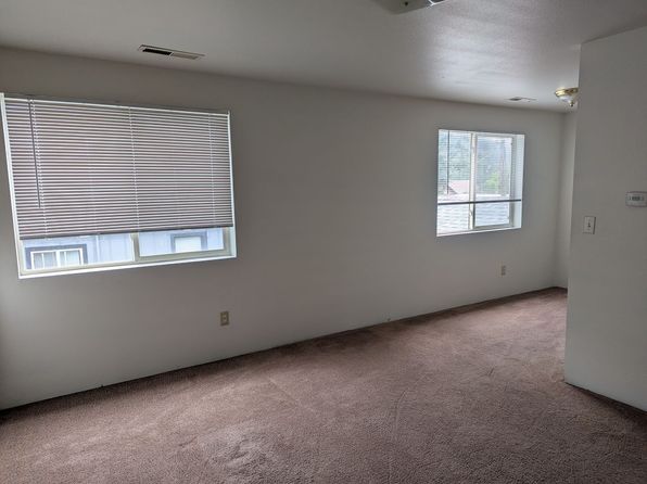668 NE Johnson St APT 2