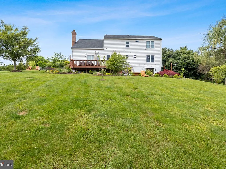 7017 Helmsdale Ct — Photo 32