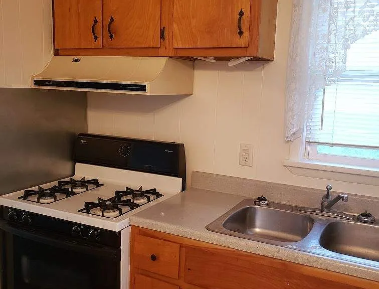 366 Avery Ave — Photo 3