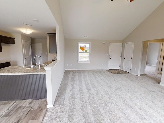 4th image of 301 W Orchid Ct