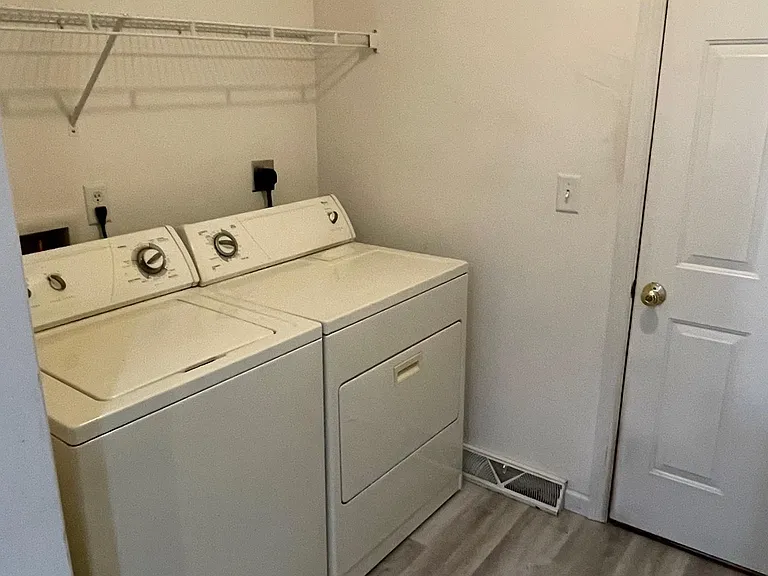1ST FLOOR LAUNDRY