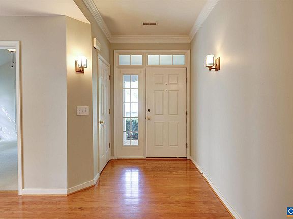 4th image of 685 Courtyard Ct