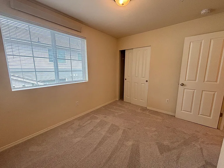 1653 Burnside Pl #B — Photo 16