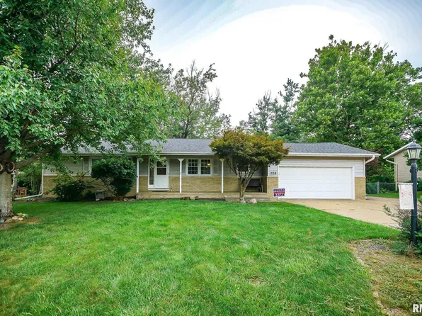 308 Hillcrest Dr, Washington, IL 61571