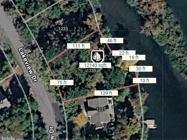 1235 Lakeview Dr, Cross Junction, VA 22625