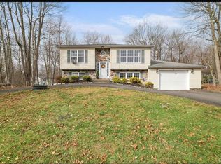 9656 Stony Hollow Dr, Tobyhanna, PA 18466