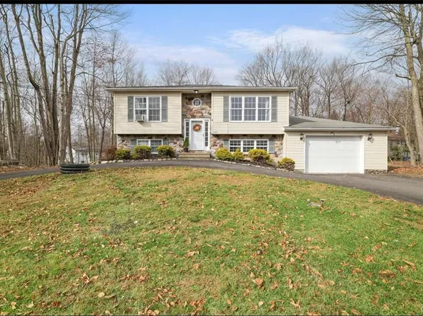 9656 Stony Hollow Dr, Tobyhanna, PA 18466