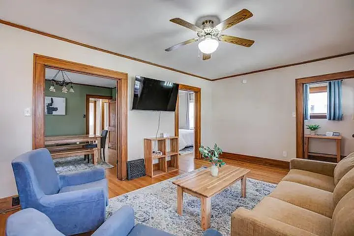 1033 Riverside Dr — Photo 4