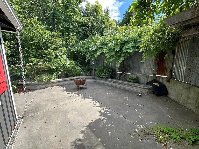 665 S Auburn St — Photo 20
