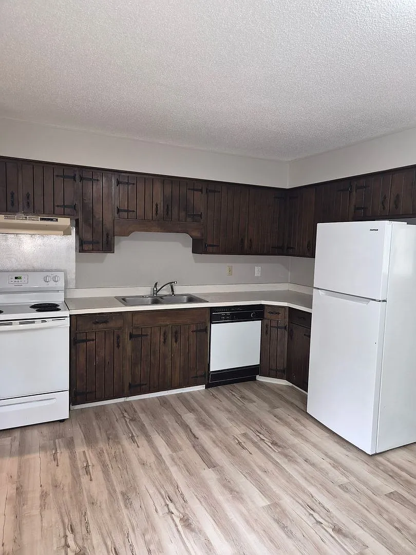 Move-In Ready 2-Bedroom Minutes From Volkswagen, Amazon & Enterprise South! — Photo 3