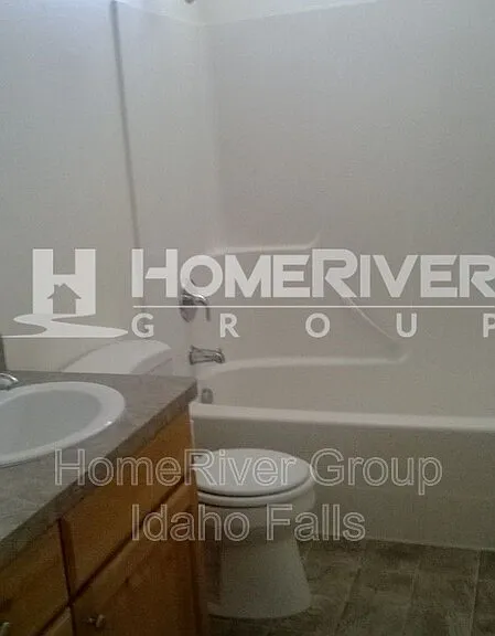 243 Bridger Dr — Photo 4