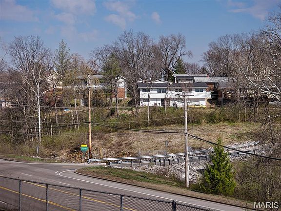 5th image of 4598 Lemay Ferry Rd
