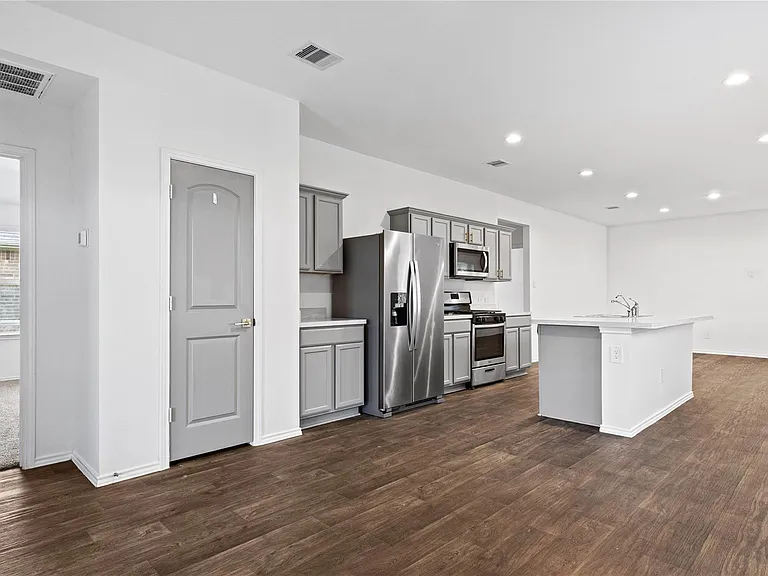 2326 Spruce Cliff Ln — Photo 9