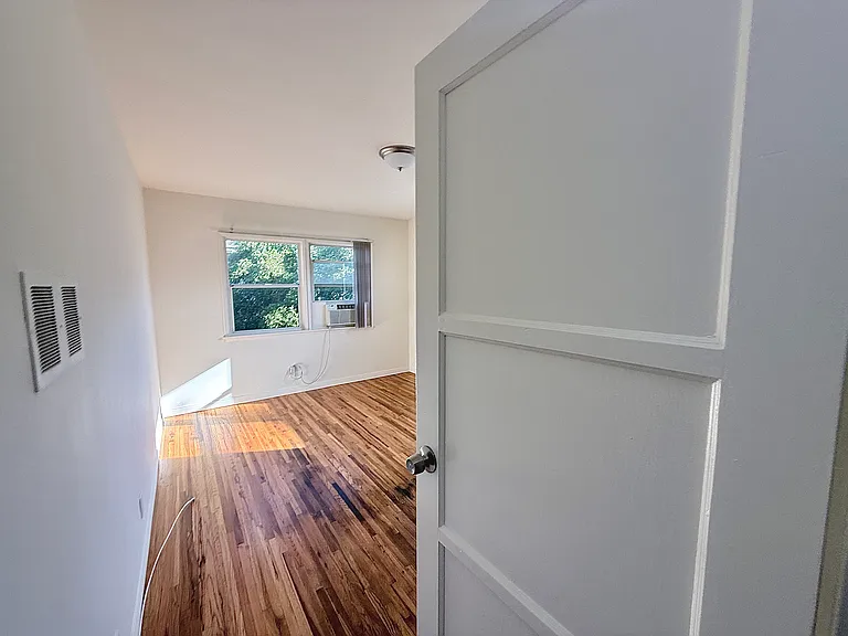 8429 Glenoaks Blvd #4 — Photo 14