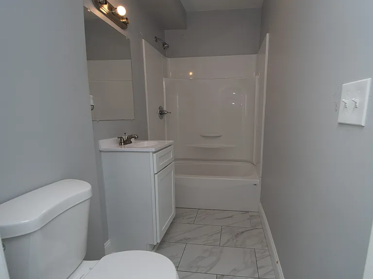 189 Oak St #3R — Photo 6