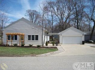 9686 Portage Lake Ave, Pinckney, MI