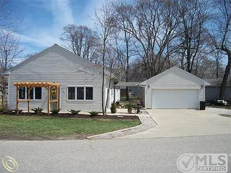 9686 Portage Lake Ave photo 1