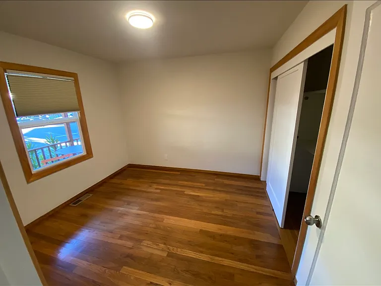 1017 Everett St — Photo 4