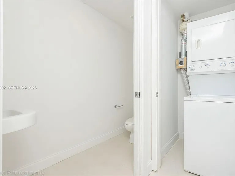 1040 Biscayne Blvd #1205 — Photo 25