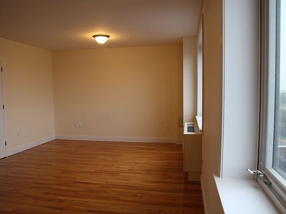 3rd image of 2012 31st St APT 6A