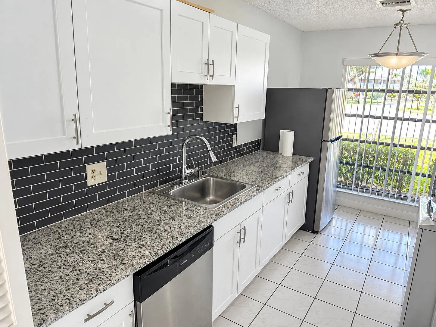 2 bed, 1.5 bath, 982 sqft, $1,850 — Photo 2
