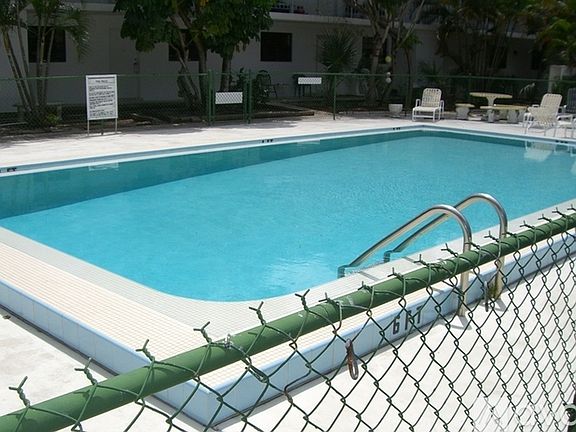 2nd image of 318 Southwind Dr #11