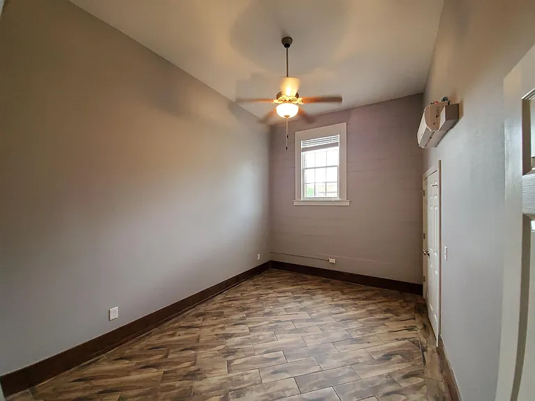 214 W Elm St #103 — Photo 10