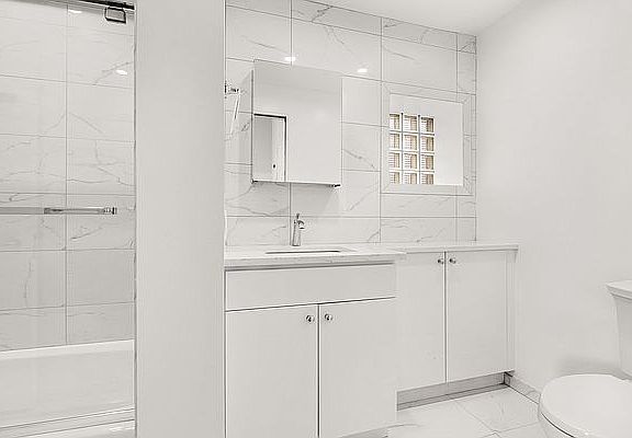 5th image of 216-218 E 47th St #21B