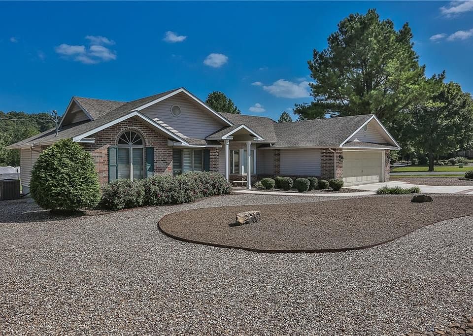 1st image of 2 Scotsdale Pl